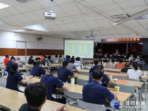 新莊警分局15日於分局禮堂舉行「治安會報」，針對「無毒校園」主題，提出具體作為 