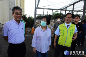 縣長王惠美、彰化市長林世賢在彰化縣環保局長江培根陪同下，今日前往視察建置中的彰化市廚餘堆肥場。