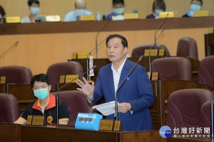 ▲陳萬得議員質詢，希望鄭文燦市長能高升行政院，將不公平的中央統籌分配款導正，為桃園找回公平。（圖／市議會提供）
