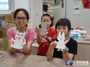 新市國小辦理「五感新市集」，開設偶藝表演、生活美學體驗、打擊樂表演及陶藝展演等課程