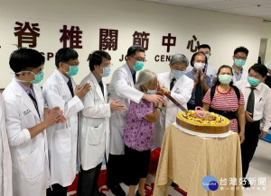 北港媽祖醫院為服務更多有脊椎關節治療需求的民眾，引進許多精準微創手術設備，並成立「脊椎關節中心」，打造更全面的醫療照護。