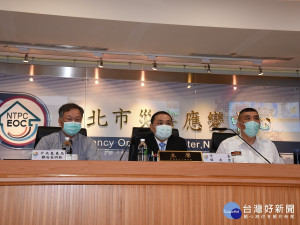 新北市21日於災害應變中心發表「新北災訊E點通」及「智能防災All in One」兩套防救災智能系統，市長侯友宜親自示範系統功能與民眾互動 