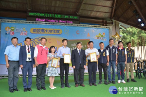 縣內師鐸獎教師有3位，分別是草屯國小陳文燦校長、南崗國中黃俊峰老師、草屯國中蔡淑蕙老師。