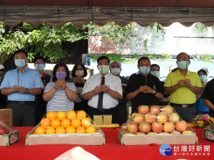 在日月潭朝霧碼頭舉辦聯合祈福儀式，虔心祈求活動順利平安。