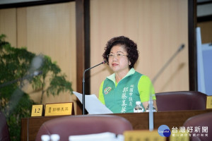 ▲市議員郭蔡美英總質詢，希望市政府多關心偏遠的觀音地區基礎建設。（圖／市議會提供）