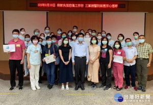 板橋榮家日前與北榮安寧緩和中心合辦為期二梯次的「失落悲傷工作坊」課程，此次課程係屬首創，每一位參與的學員均深感獲益匪淺 