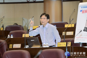 ▲市議員詹江村質疑平鎮文化公園倒塌，案件事後檢討揪責對像不對，要求市府追究營造商責任。（圖／市議會提供）