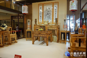 臺南傳統藝術學會神工巧藝聯展。（工藝中心提供）