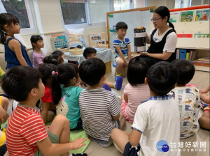 石門國小附設幼兒園凃宜婷老師在選填大學志願時已立志要當老師，放棄公費生四年可調動的權利，留在偏鄉服務。