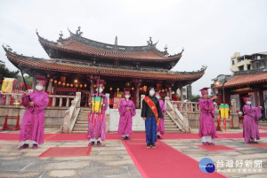 大成至聖先師2570週年誕辰　彰化祭孔依循古禮獻禮祝福，縣長王惠美擔任正獻官獻禮。