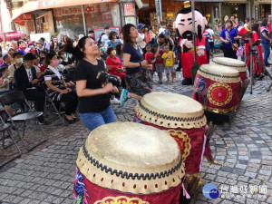 鶯歌商圈率先登場的是「鶯歌陶神遶境文化祭」，大家一同踩街迎陶神回福興宮