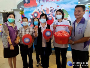 彰化縣長王惠美、溪湖鎮長黃瑞珠等人，歡迎全國的鄉親到彰化，共同慶祝中華民國「生日快樂！」。圖／記者鄧富珍攝