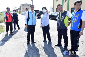 縣長王惠美、鹿港鎮港許志宏、縣議員黃俊源、楊竣程、葉國雄、鹿港鎮長許志宏、代表會主席王炫斐、溝墘里里長洪明園、縣府工務處副處長許俊宏等人視察輔導路。