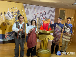 副市長吳明機、原民局長羅美菁、烏來區長周守信、議員馬見Lahuy．Ipin等8日出席『編織烏來 繽紛色彩-全國泰雅族運動會、烏來泰雅編織節』記者會（記者黃村杉攝）