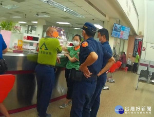 男子遭詐騙集團以友人及宗教名義借款一千五百萬元，險些進行賄款，所幸斗六警方與銀行合力勸阻，成功保住民眾財物。
