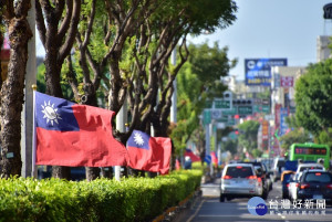 歡慶雙十　中市擴大重點道路插掛5千面國旗