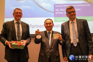 侯友宜12日受邀參加德國經濟辦事處 (German Trade Office Taipei；簡稱德經處)於板橋希爾頓舉辦的午餐會，首次與德商在台企業代表會晤