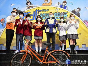 新北市長侯友宜、教育局長張明文16日出席「新北技職雙語—雙語教師暨英語專題發表」記者會