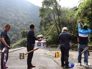 傳統射箭項目在烏來瀑布公園舉行，本項目由烏來區拔得頭籌，獲得社會組第一名 
