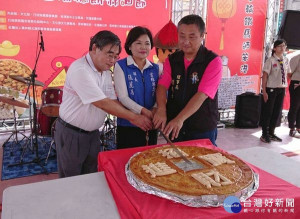 「2020尋遊趣北港暨國際糕餅麻油節」結合老街古蹟闖關活動，探尋文化底蘊與人文風情，好吃又好玩，縣長張麗善及立委蘇治芬等由商圈理事長陳威任陪同感受活動盛況。