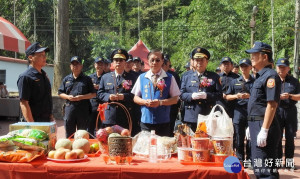 林縣長呂局長等上香祈祝合境平安。