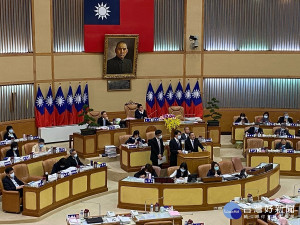 新北市議會市政總質詢20日上午由林銘仁、周雅玲、鍾宏仁、何淑峰、黃俊哲、林裔綺、李倩萍、賴秋媚等議員聯合質詢。（記者黃村杉攝）
