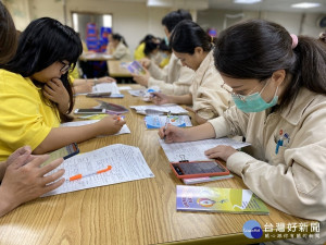 PCB大廠相互公司決定完全撤離台灣，22日啟動第一梯次大量解僱412位勞工(含外勞116人)。為協助處理關廠勞工權益問題，勞工局特別入廠辦理說明會，協助申請失業給付