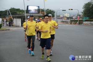 集集鎮長陳紀衡〈前1〉前往竹山紫南宮與地質長跑團同行，一路從紫南宮跑到松柏嶺受天宮，為2020地質嘉年華暖身。