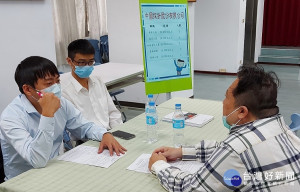  新北市榮民服務處為協助退除役官兵(眷)順利求(轉)職，昨(22)日於4樓禮堂舉辦微型就業媒合活動