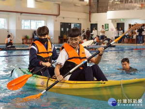 教育局23日於台北海洋科技大學辦理首場「商管群」、「外語群」及「餐旅群」職場英語體驗營，從海洋正式啟航，培養具有國際移動力的海洋產業人才
