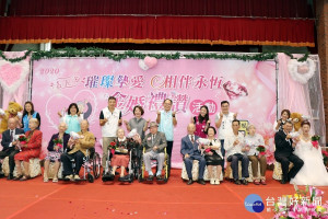 嘉義市政府今天在東區體育館舉辦金婚禮讚活動／嘉義市府提供