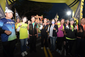 彰化埔鹽順澤宮首次辦路跑，5000人參與盛況與玄天上帝神轎一起出發。