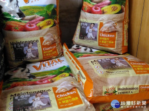 已故男星高以翔粉絲們集資捐贈36包共540公斤狗飼料
