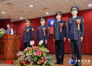 雲林縣警察局舉辦卸新任分局長交接典禮，副縣長謝淑亞期許在朱宗泰局長的領導之下，繼續為治安、交通等警政工作努力。