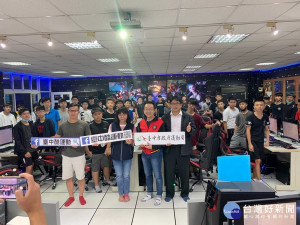 明台辦電競賽。林重鎣攝