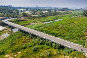 盧山橋因梁底高程過低，影響通洪斷面，颱風洪水時期常淹沒橋面，阻礙水流造成淹水／嘉義市府提供