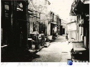 新北市客家文化園區10月29日至12月13日展出「庭院深深－呂坤和傳統建築系列版畫創作展」