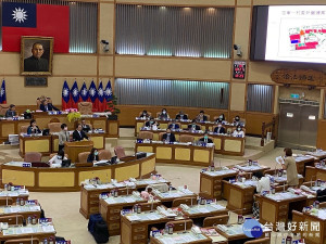 議會市政總質詢27日上午由李坤城、彭佳芸、鄭宇恩、張志豪、廖宜琨、陳啟能等議員提出質詢。（記者黃村杉攝）