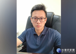 嘉義縣長翁章梁今天宣布勞工暨青年發展處處長由嘉縣工商投資發展策進會副總幹事陳奕翰接任。圖／嘉義縣府提供