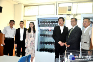 江金山校長與金雨企業卓政懋董事長視導技術合作專區場地十分滿意表示雙方未來有很大合作空間。

