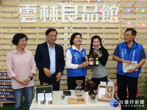 彰化雲林南投三位縣長在中臺灣農業展售會中行銷。（縣府提供）