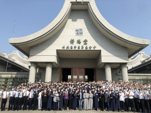 慈濟彰化靜思堂二十歲感恩音樂會，並舉辦千人茶會，清心典雅。