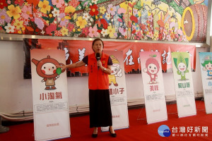 宋市長介紹吉祥物選出五組候選圖供大眾票選。（記者扶小萍攝）