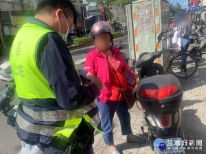 三重警分局配合相關政策於10月起於轄內加強進行宣導，提醒電動(輔助)自行車駕駛人確實遵守交通規則