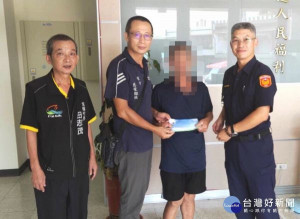 北港警方獲知轄區弱勢居民有難，積極協助通報夜市慈愛會及張榮發基金會等，及時給予喪葬補助及房屋修繕等暖心服務。