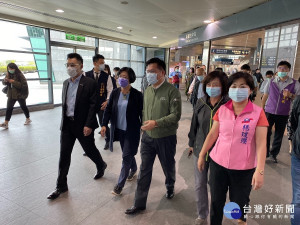 交通部長林佳龍南下考察捷運綠線營運前改善計畫及延伸段計畫辦理情形。圖／彰化縣政府提供。圖