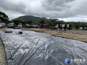 新北市觀音山地區垃圾暫置場疑有濫墾一案，環保局、農業局、工務局與當地里長、議員9日前往會勘查察