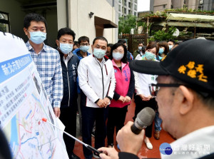 市長侯友宜9日前往視察改建成果，盼積極整治瓦磘溝，提供市民兼具防洪減災及休閒遊憩功能的水岸空間 