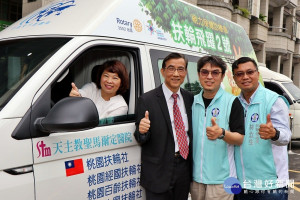 視力保健醫療專車駛入校園，提供國小及幼兒園特教班學童免費的專業視力檢查服務／嘉義市府提供