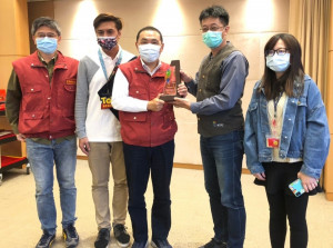 守護新北山坡地執行績效良好，獲行政院農業委員會水土保持局肯定頒「績優單位」獎牌一面，農業局11日於市政會議將榮耀獻給市長侯友宜